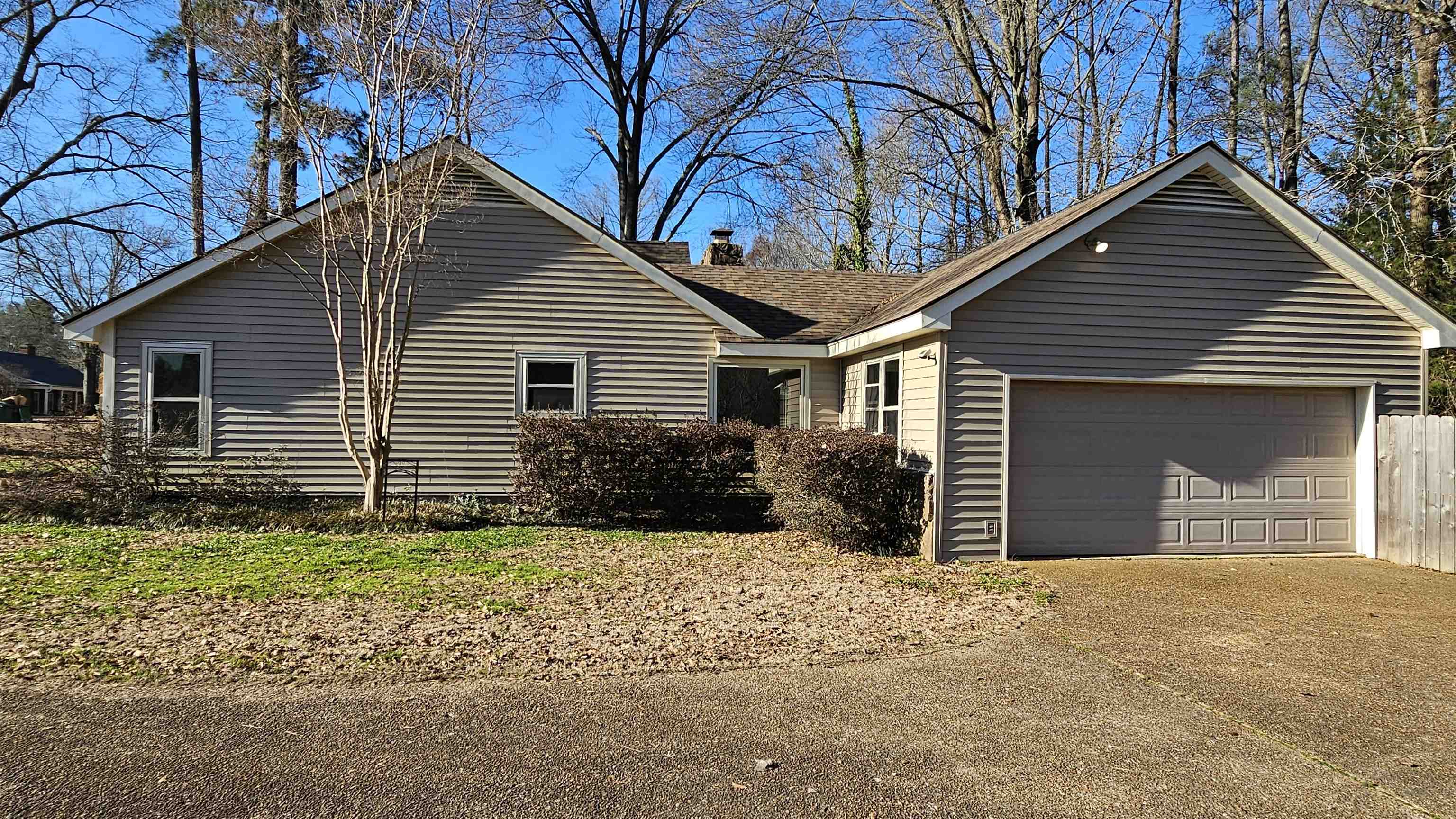 1411 POPLAR RIDGE DR