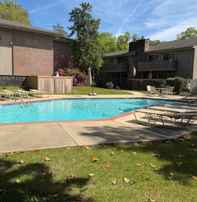 806 THISTLEDOWN DR Unit: 1303