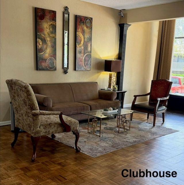 806 THISTLEDOWN DR Unit: 1303