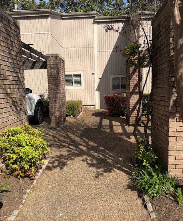 806 THISTLEDOWN DR Unit: 1303