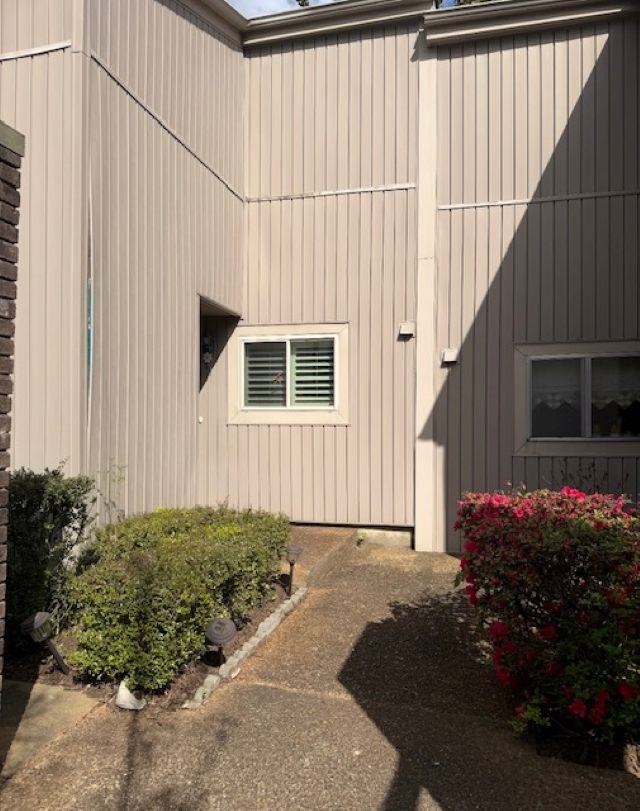 806 THISTLEDOWN DR Unit: 1303