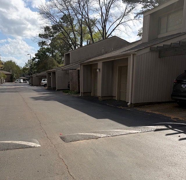 806 THISTLEDOWN DR Unit: 1303