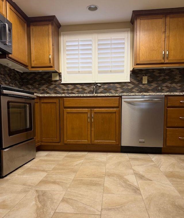 806 THISTLEDOWN DR Unit: 1303