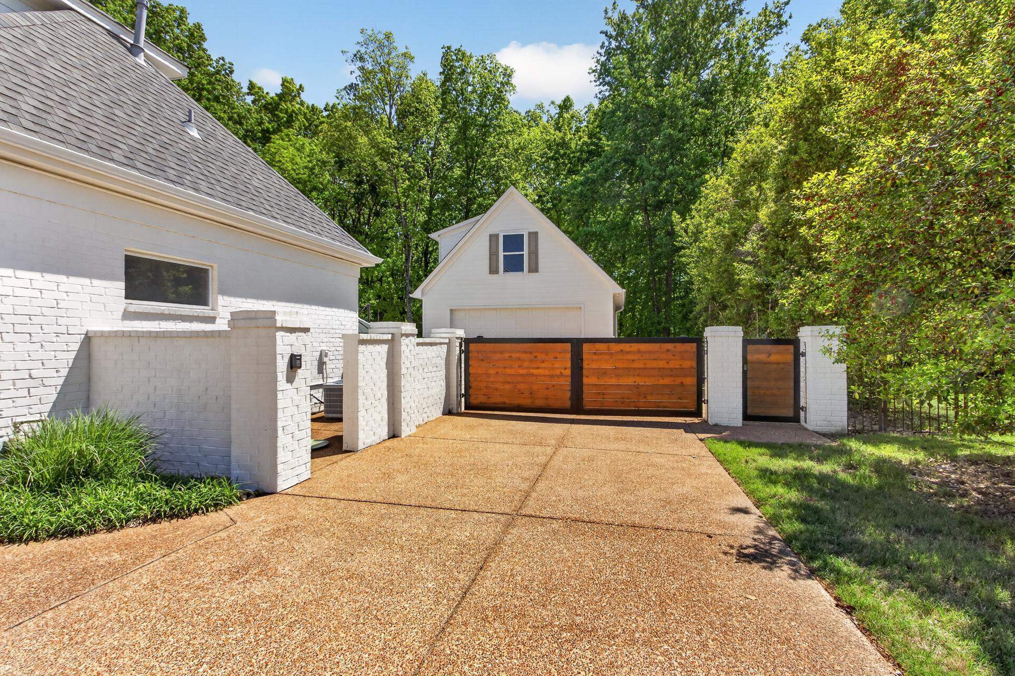 160 FAIR MEADOWS LN