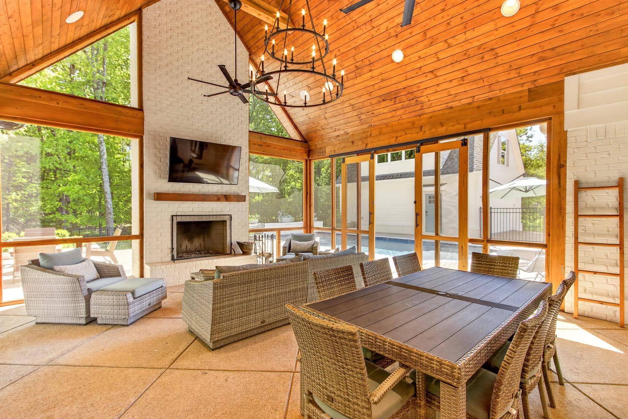 160 FAIR MEADOWS LN