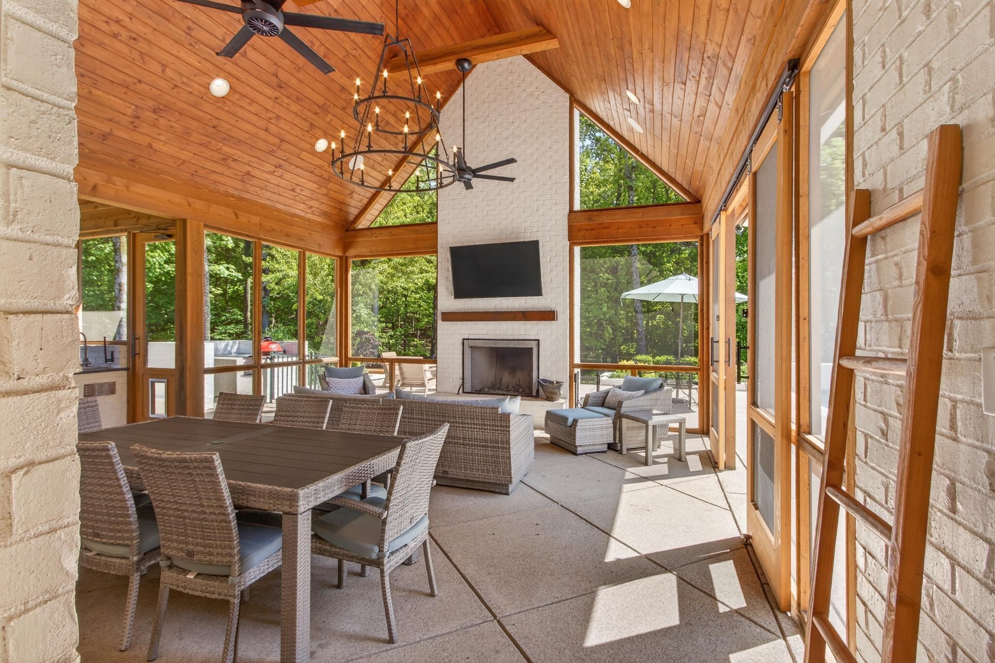 160 FAIR MEADOWS LN
