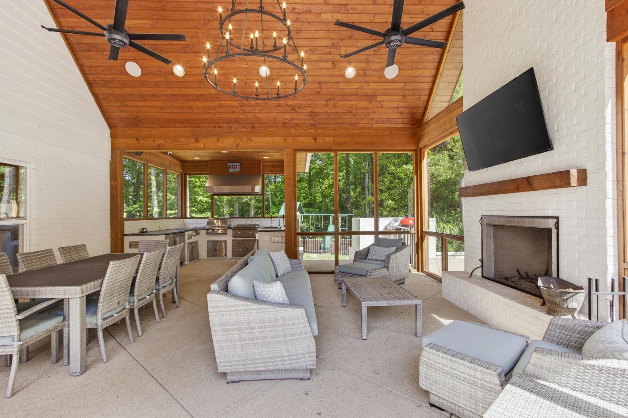 160 FAIR MEADOWS LN