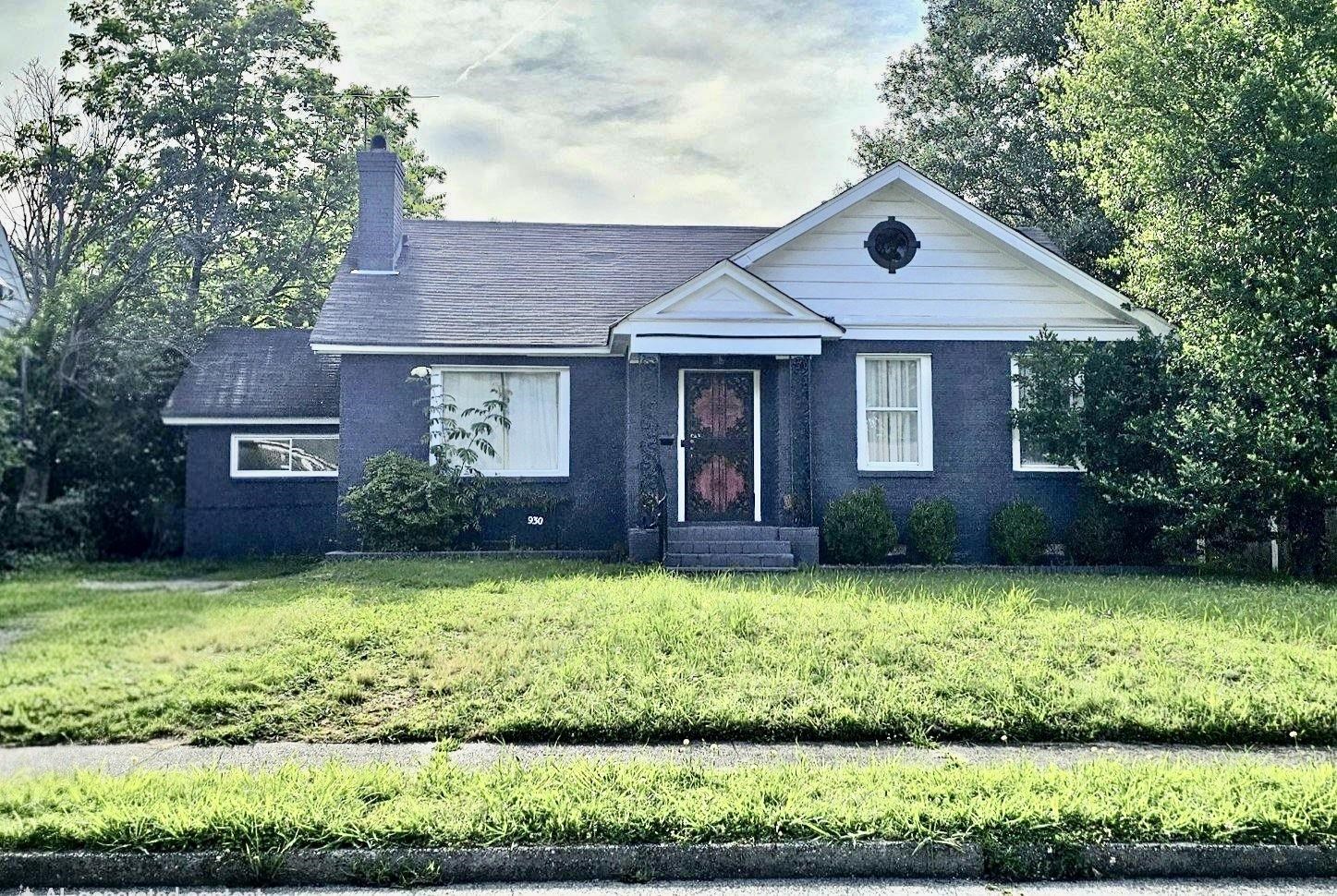 930 EAST DR