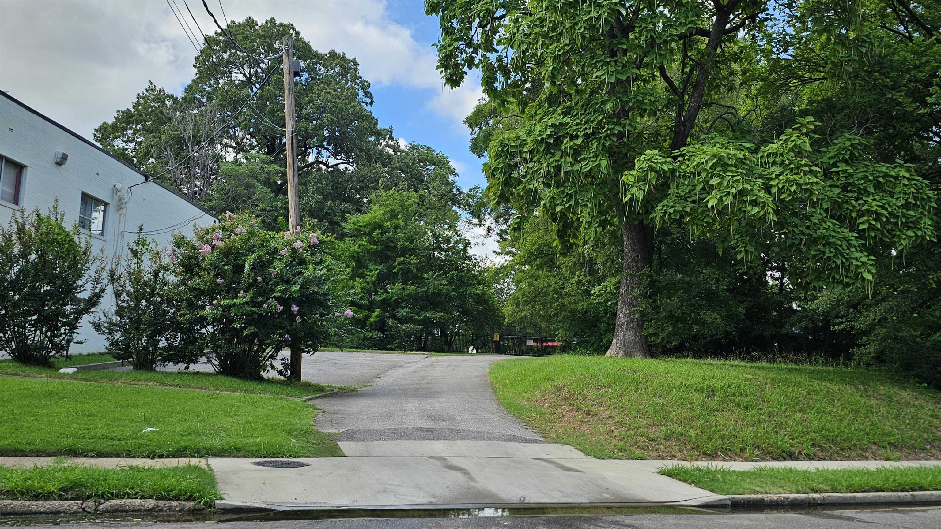 602 LOONEY AVE