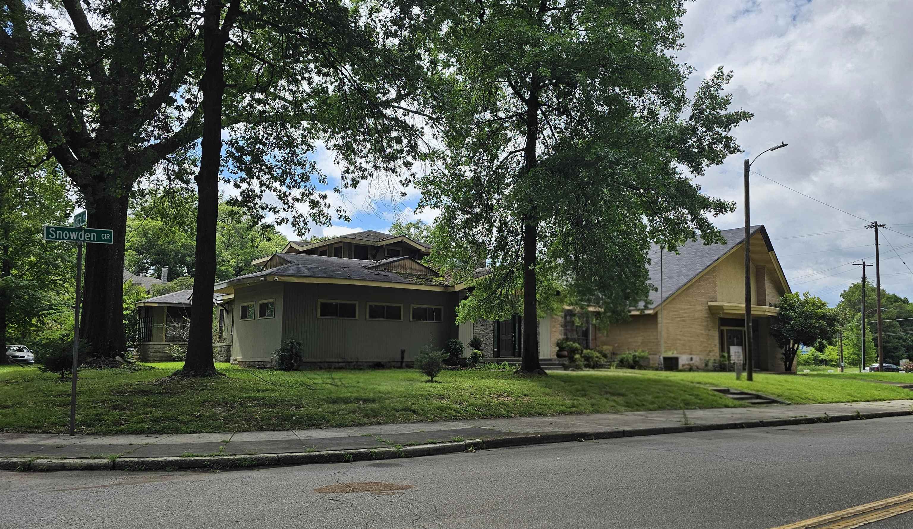 1293 LAMAR AVE