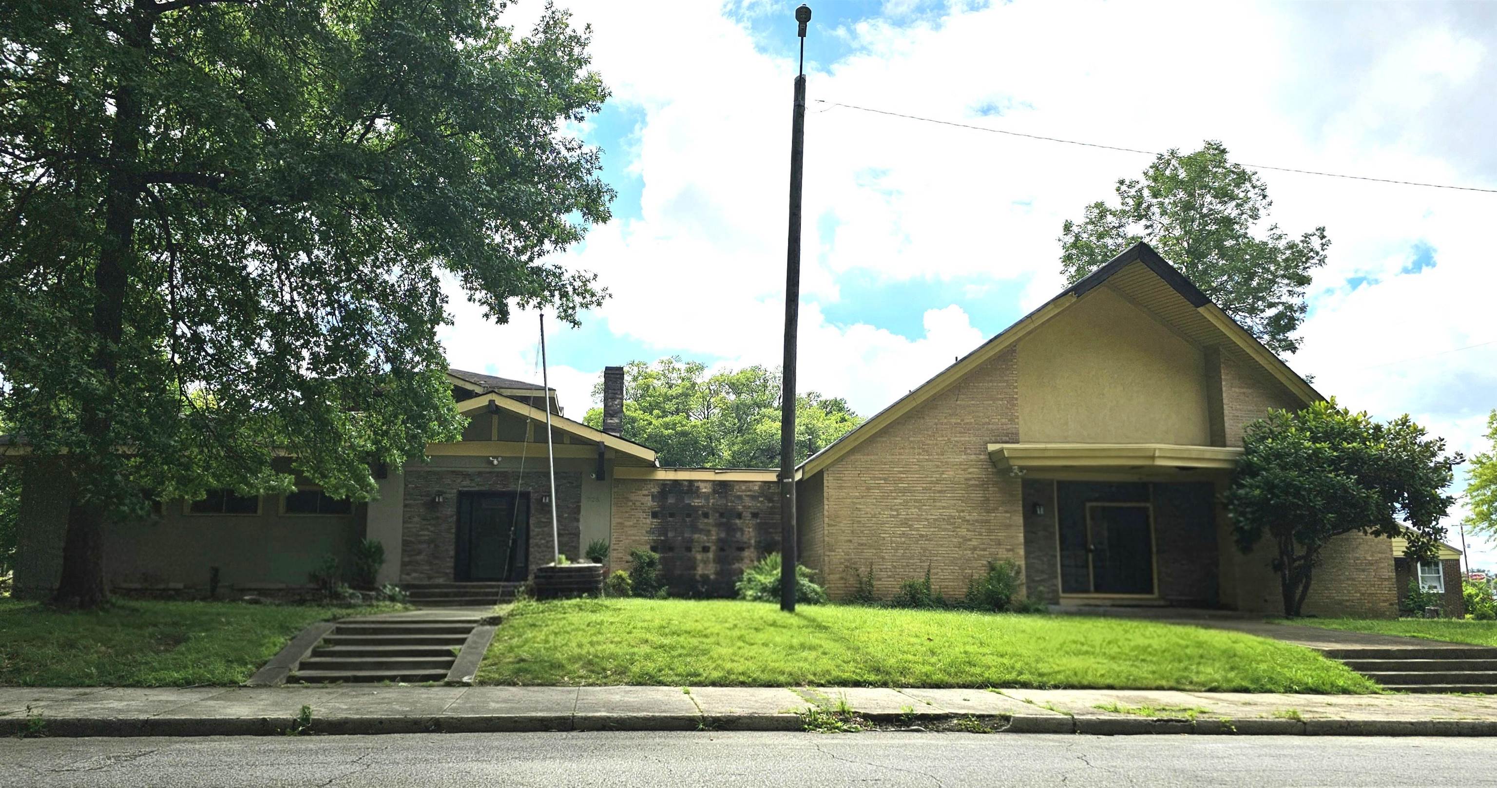 1293 LAMAR AVE