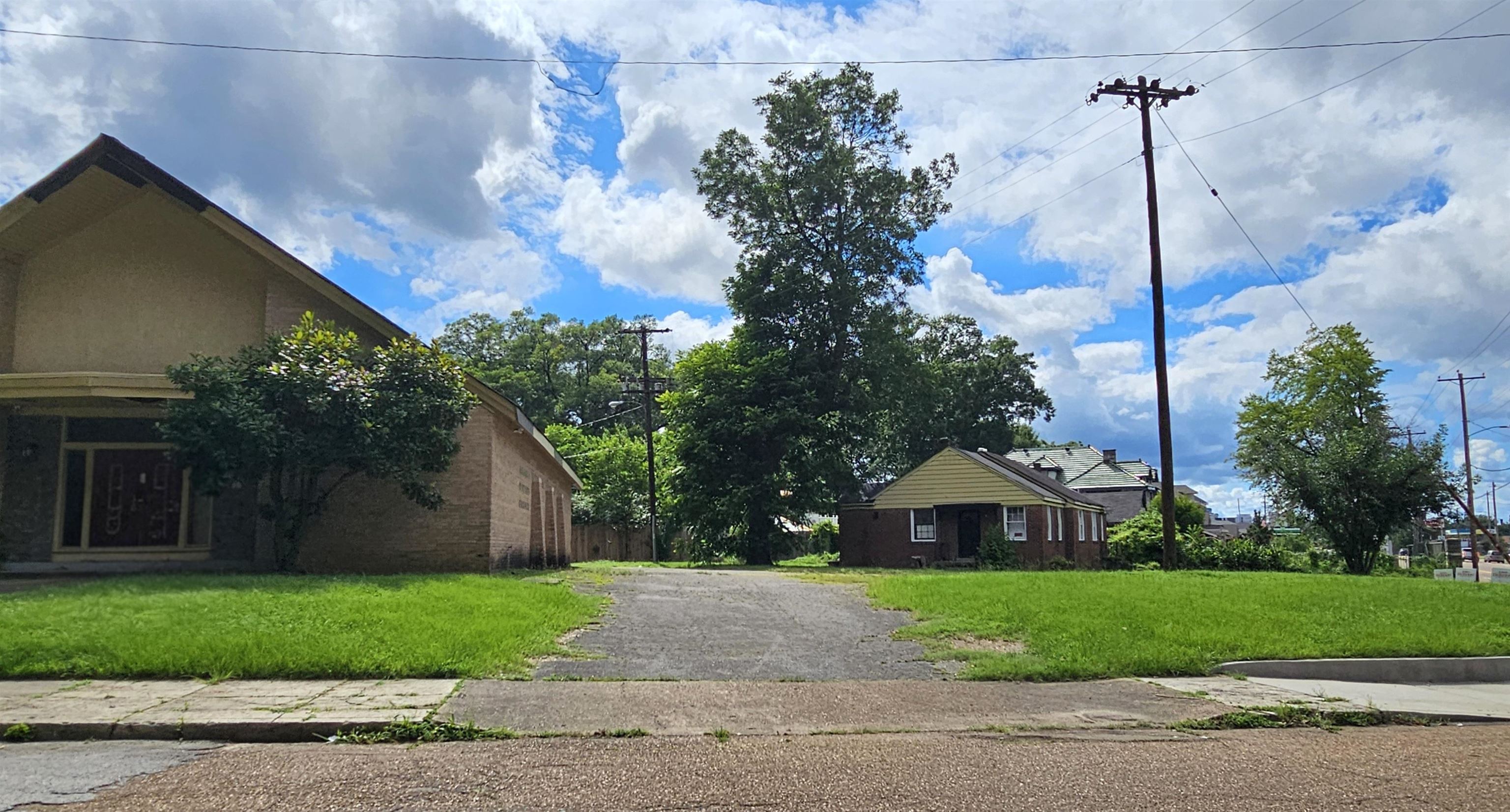 1293 LAMAR AVE