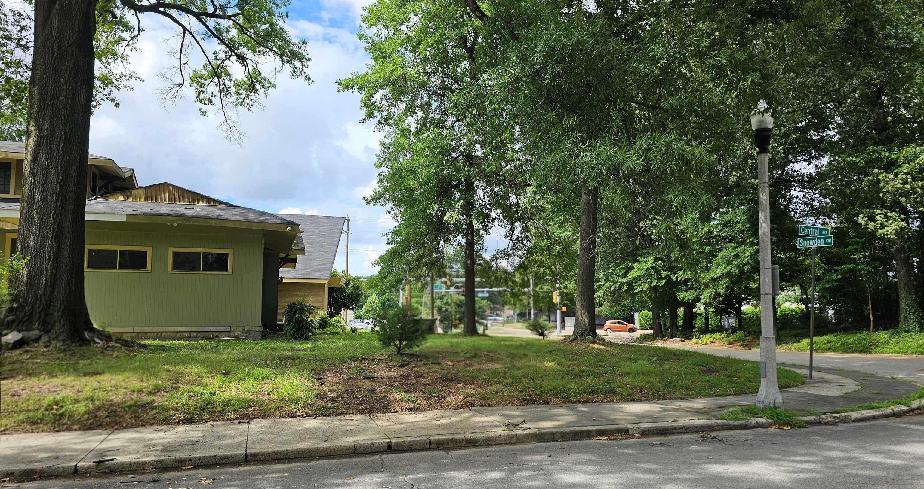 1293 LAMAR AVE