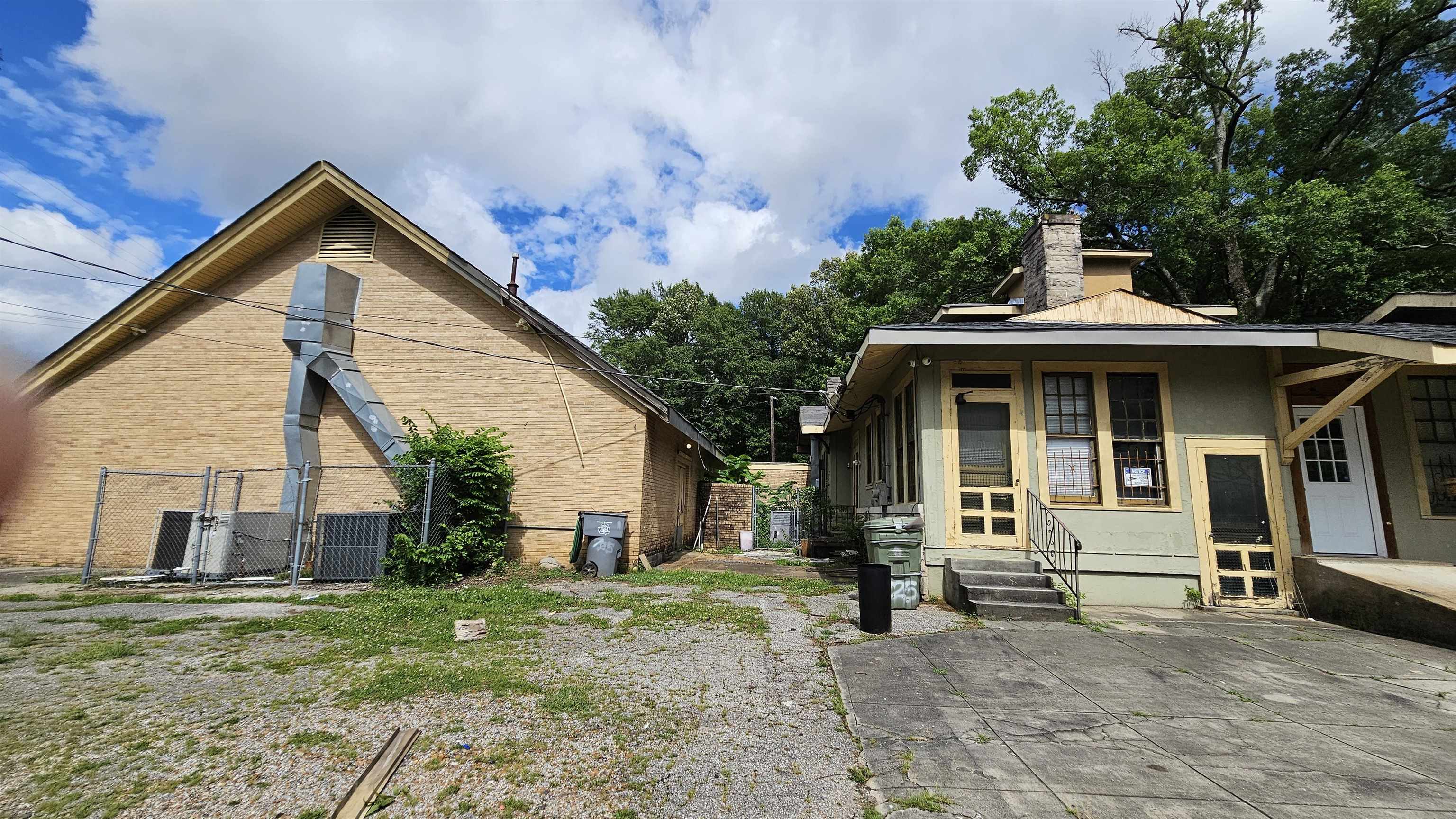1293 LAMAR AVE