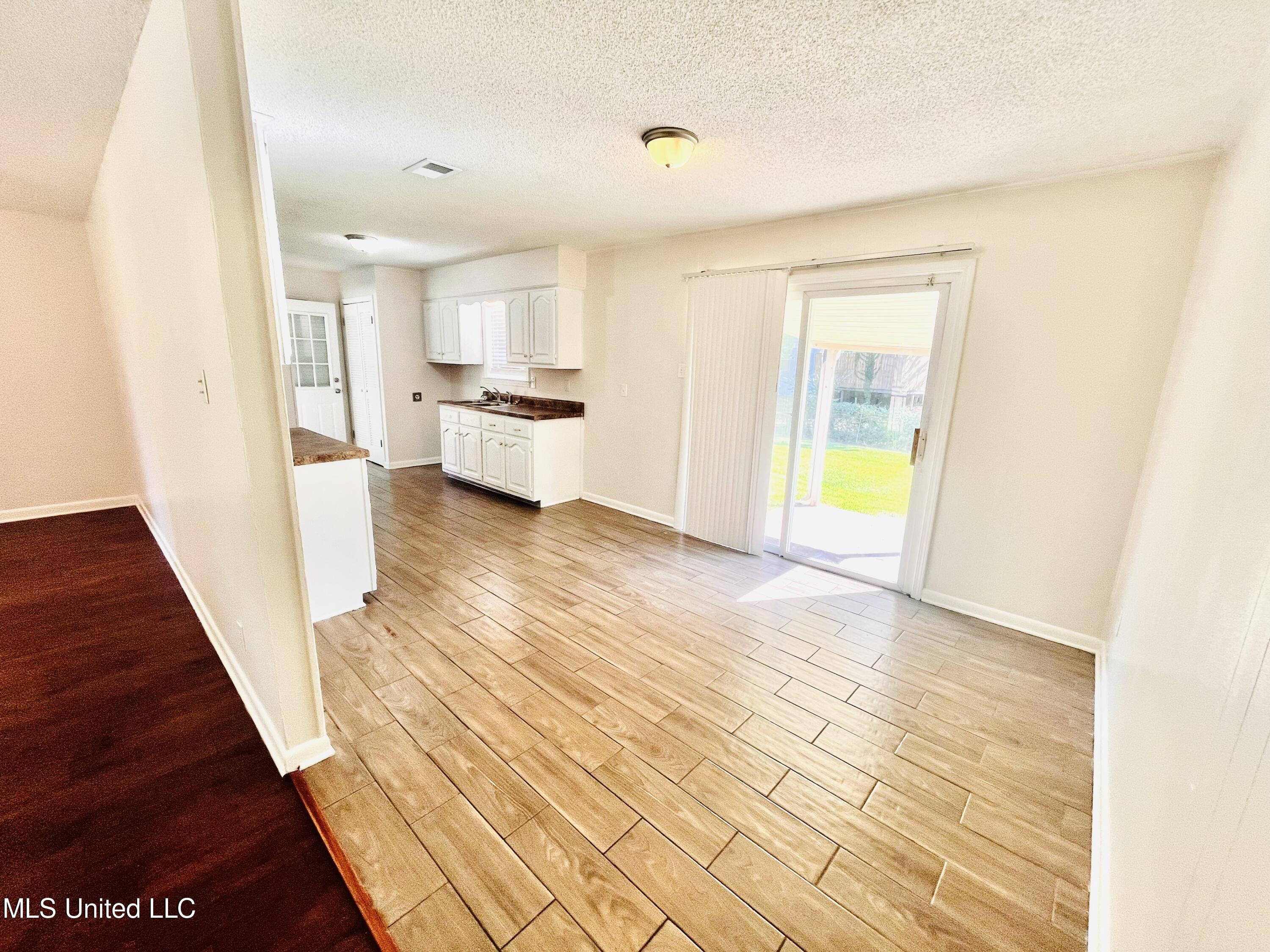 1595 Hickory Drive