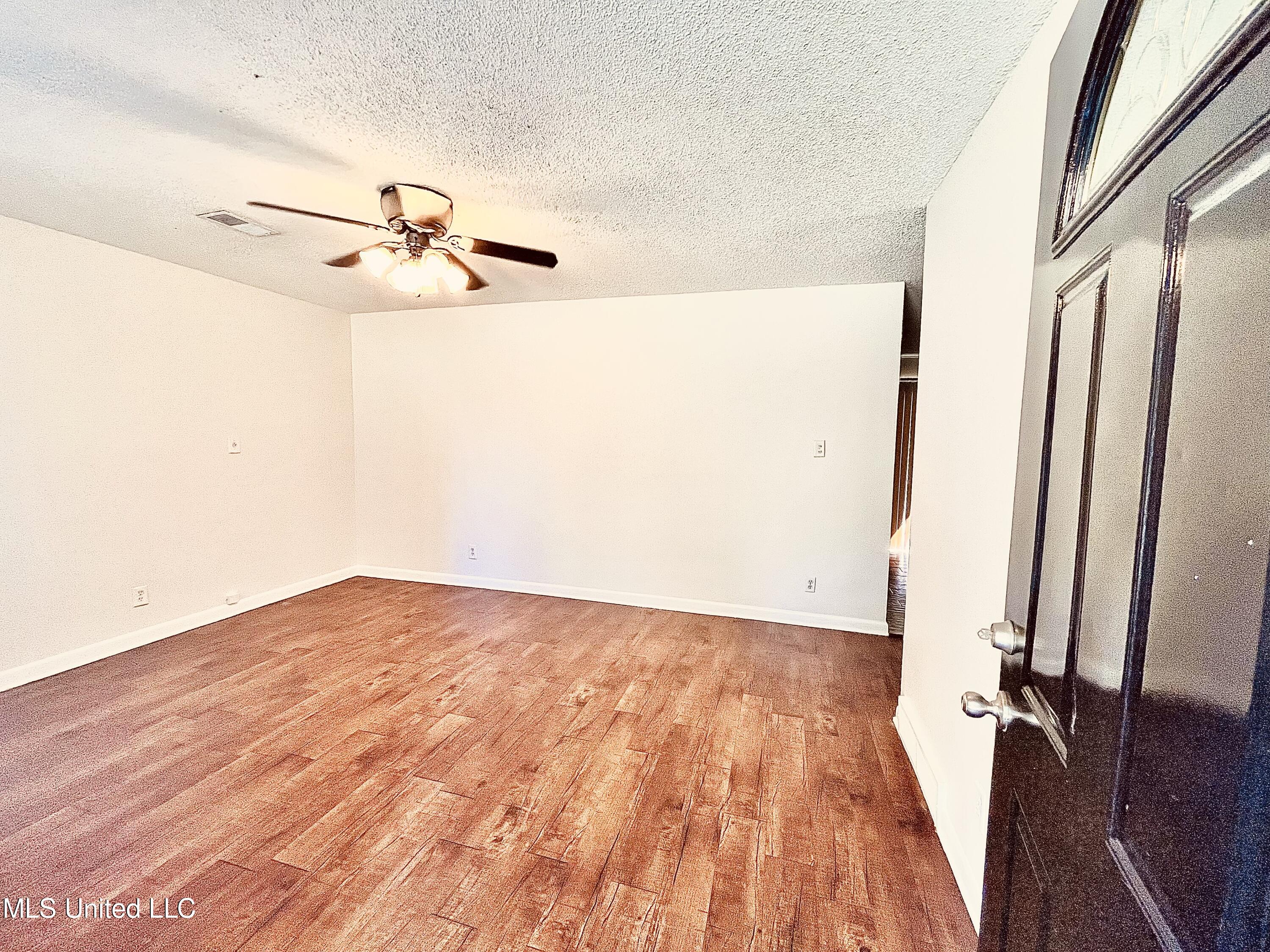 1595 Hickory Drive