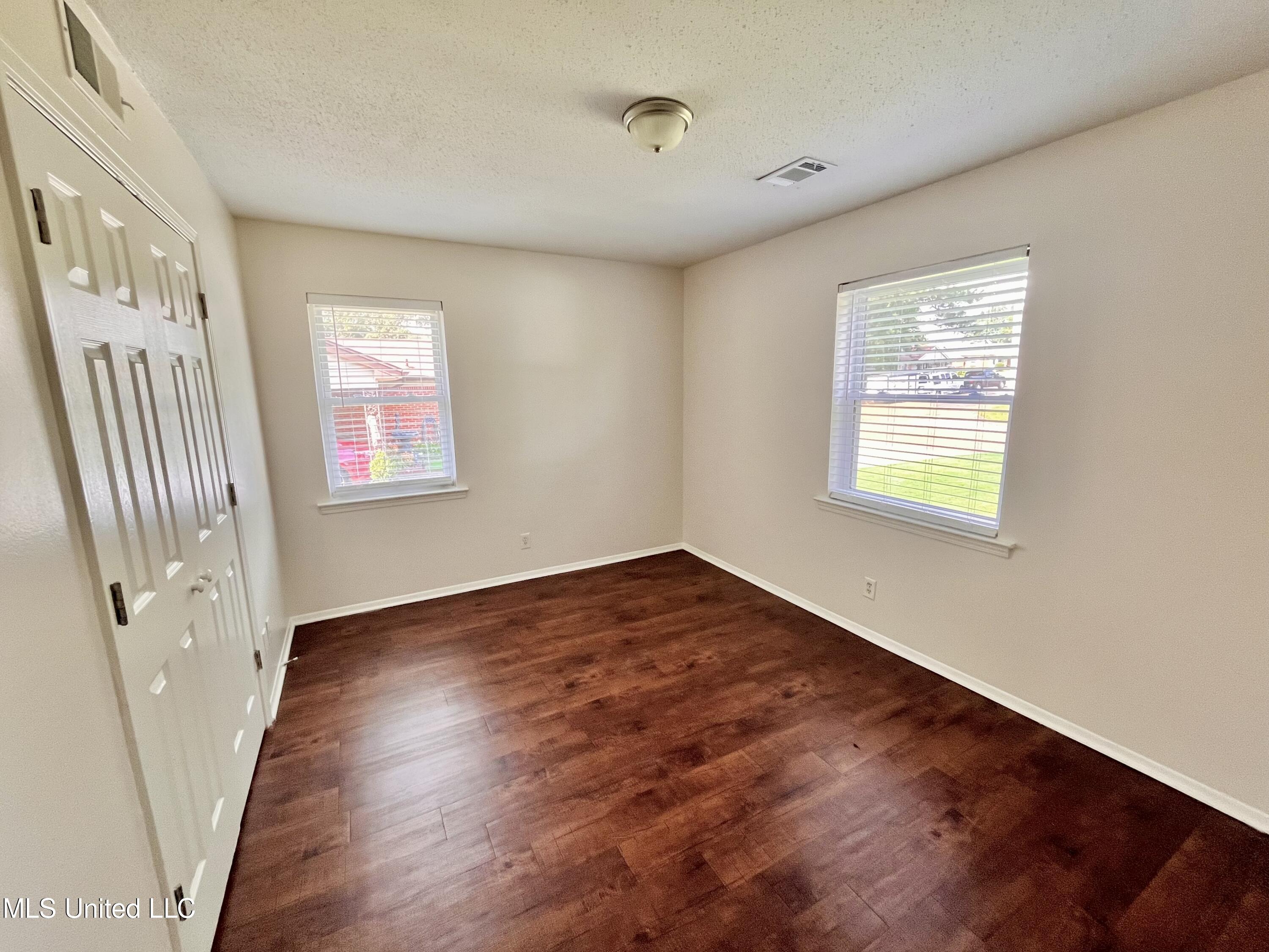 1595 Hickory Drive