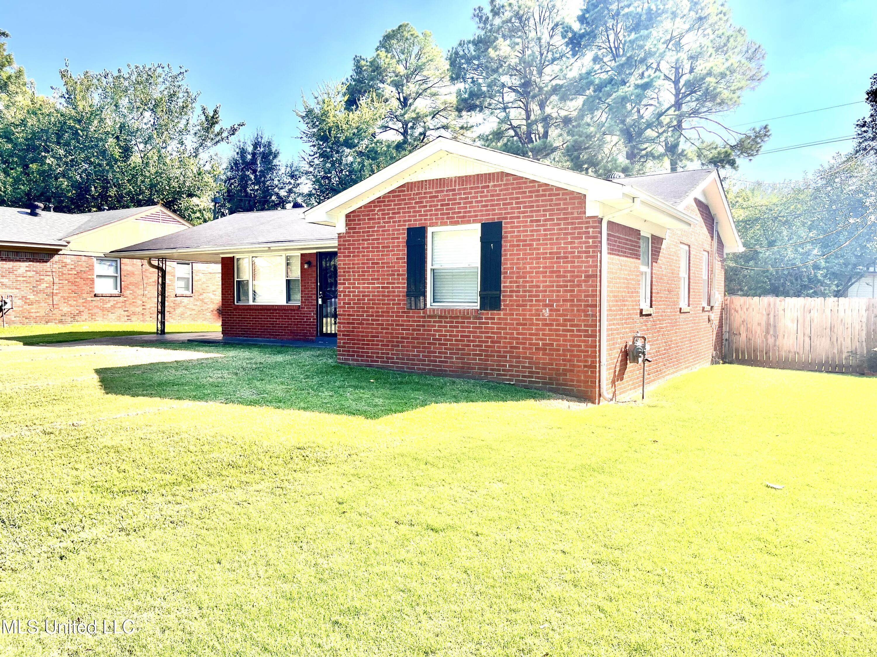 1595 Hickory Drive