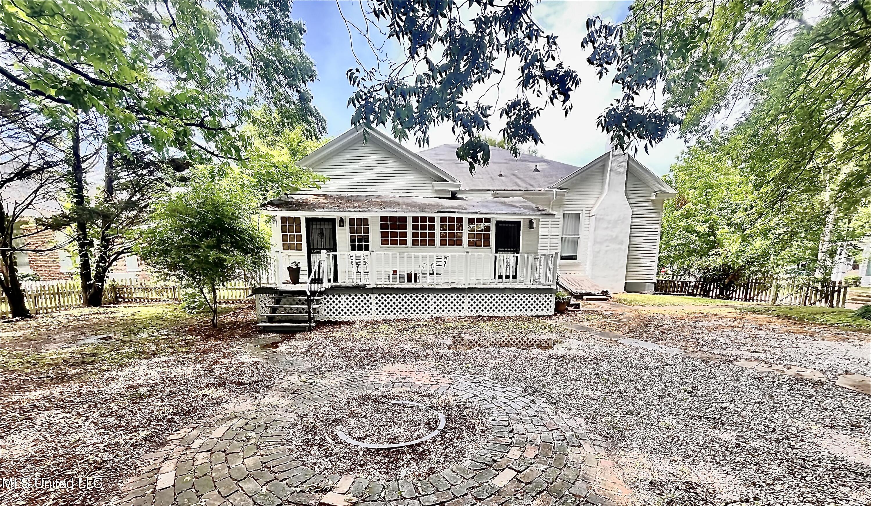 265 E College Avenue