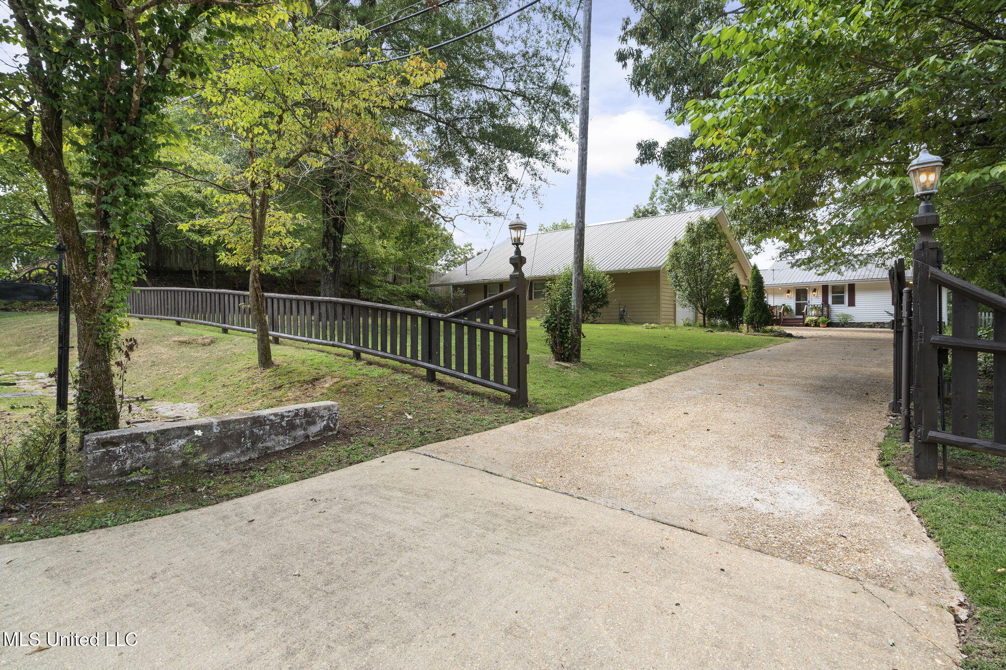 579 Snow Lake Drive Drive