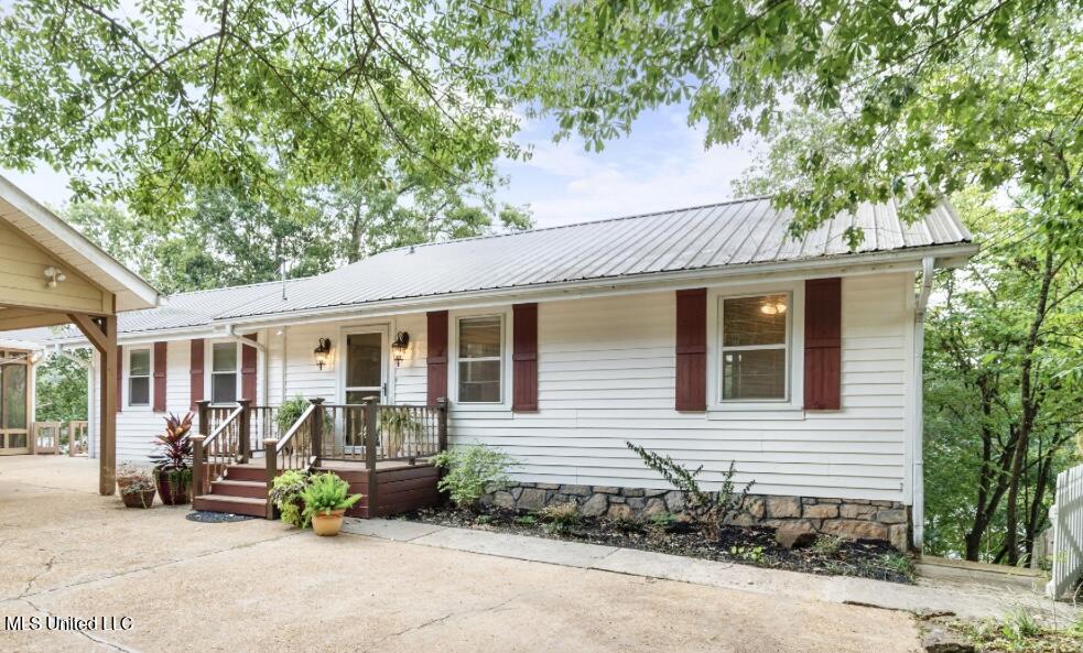 579 Snow Lake Drive Drive