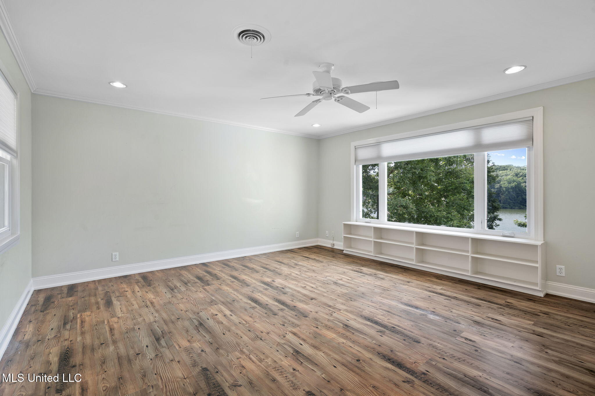 579 Snow Lake Drive Drive