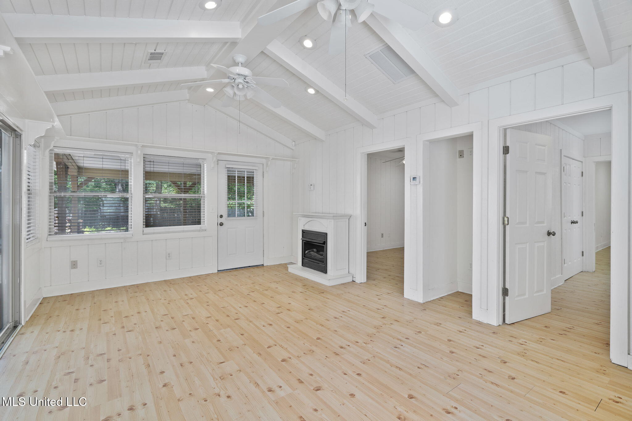 579 Snow Lake Drive Drive