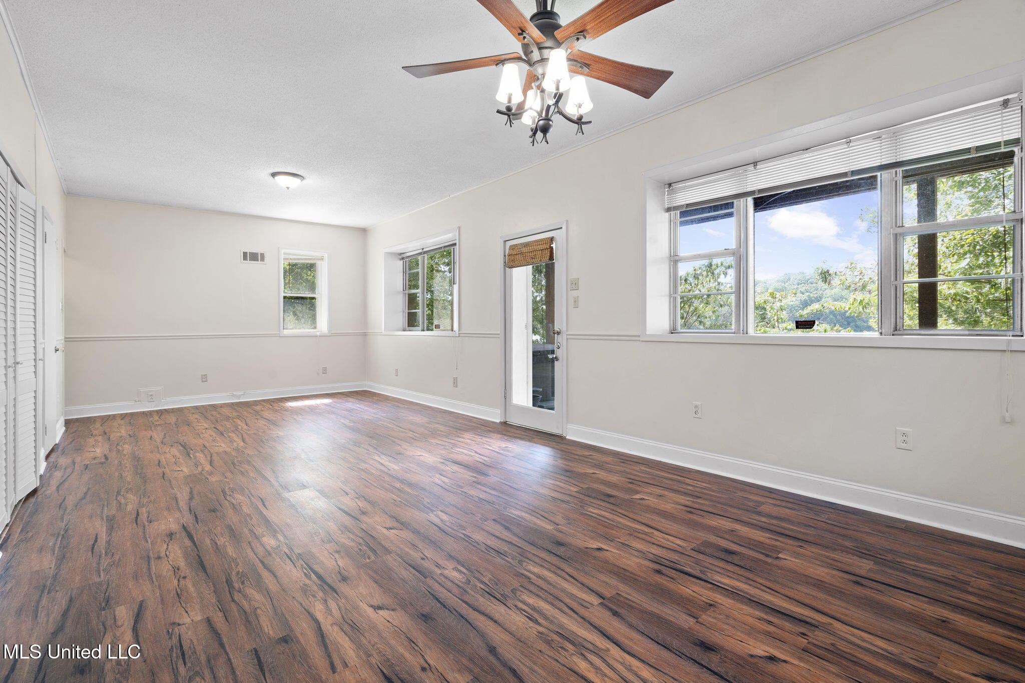 579 Snow Lake Drive Drive