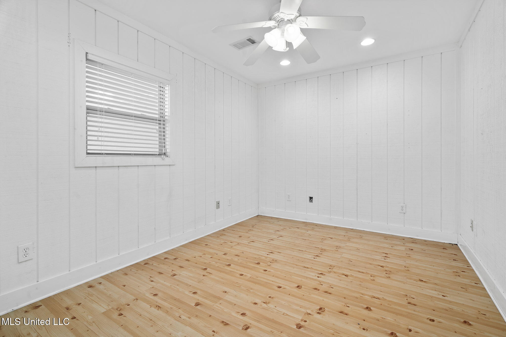 579 Snow Lake Drive Drive