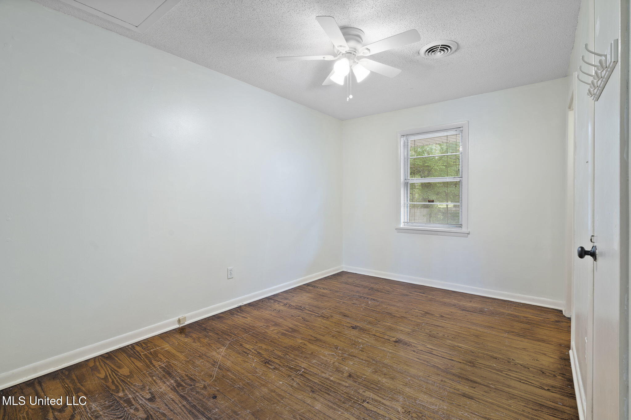 579 Snow Lake Drive Drive