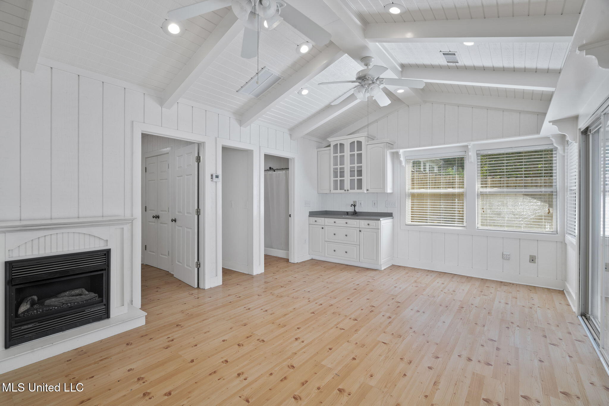 579 Snow Lake Drive Drive