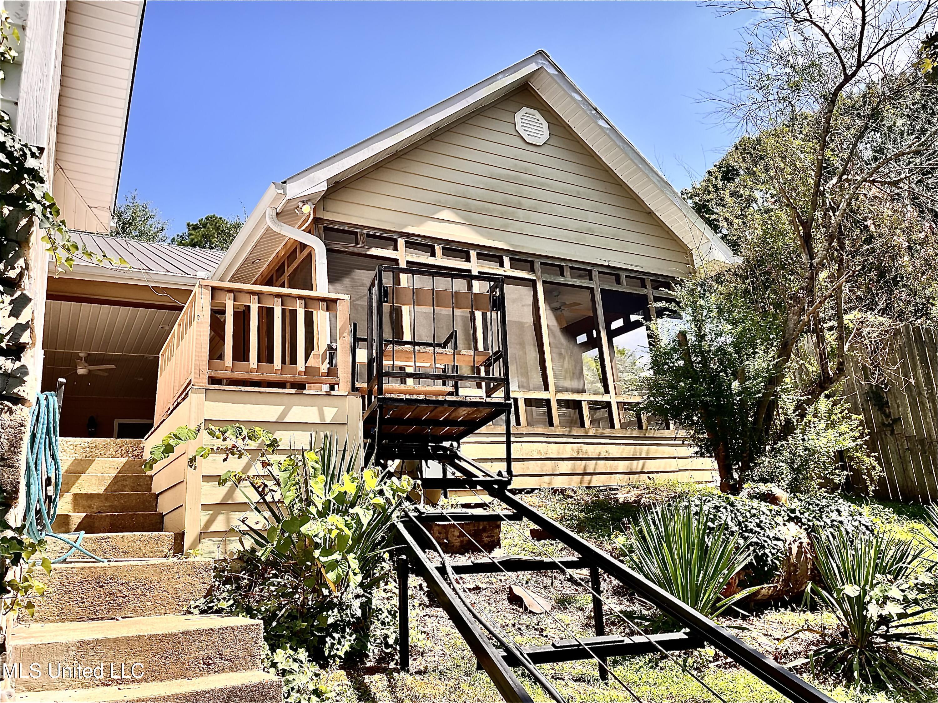 579 Snow Lake Drive Drive