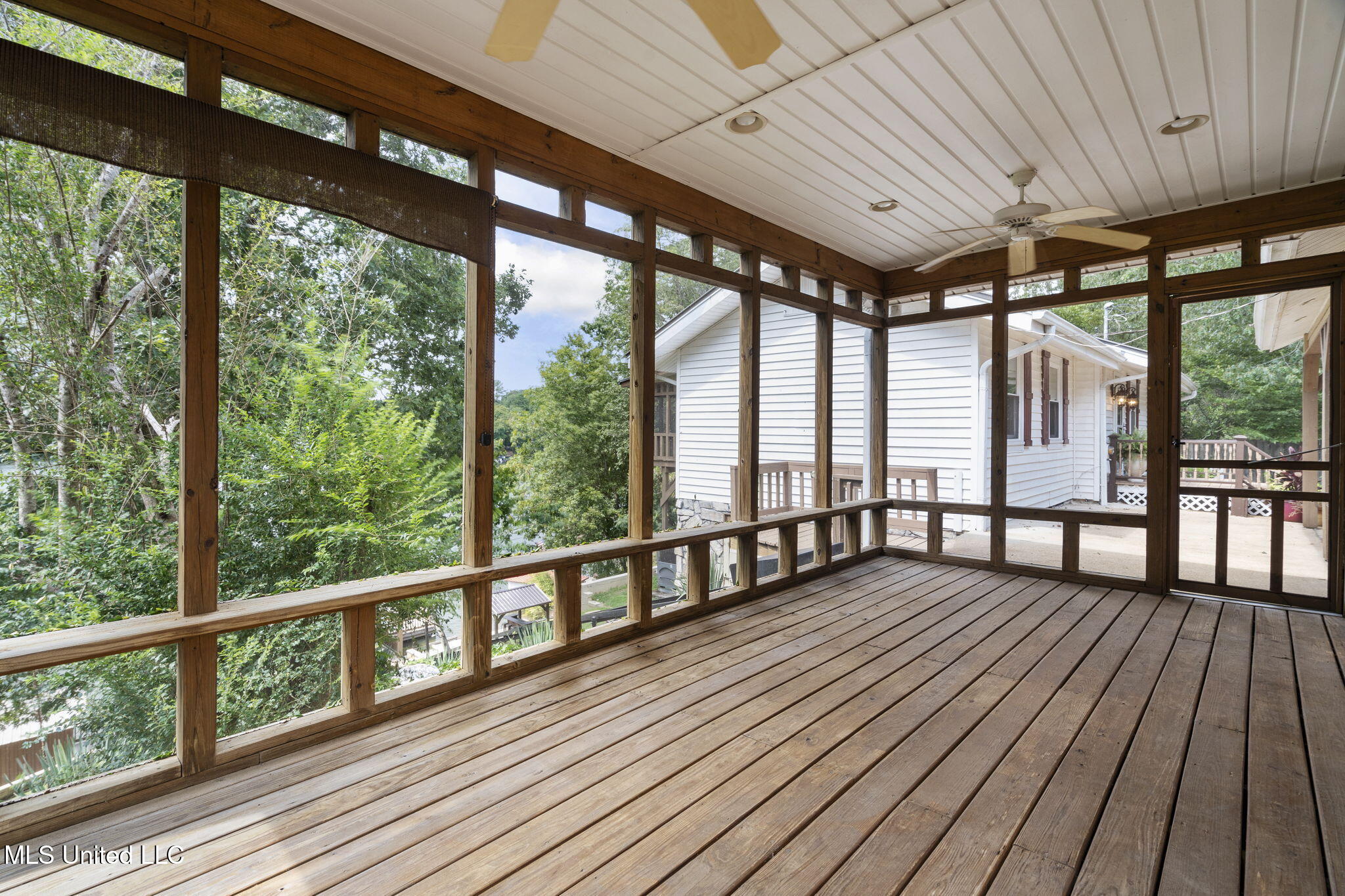 579 Snow Lake Drive Drive