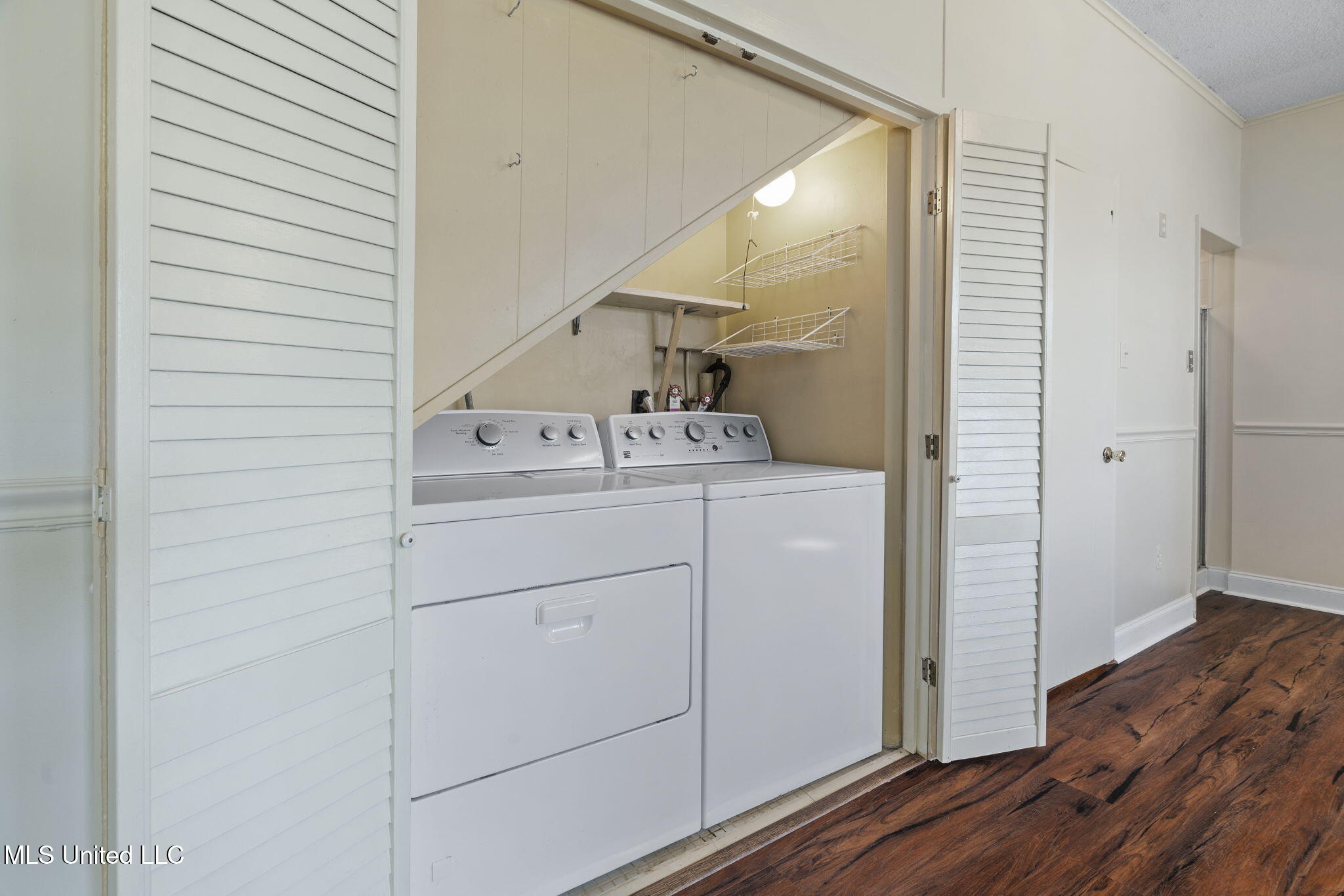 579 Snow Lake Drive Drive