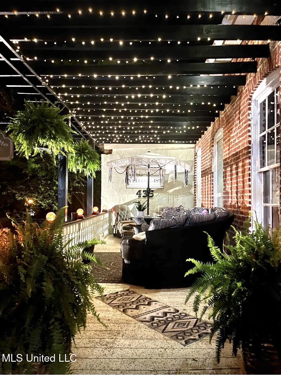 435 E College Avenue