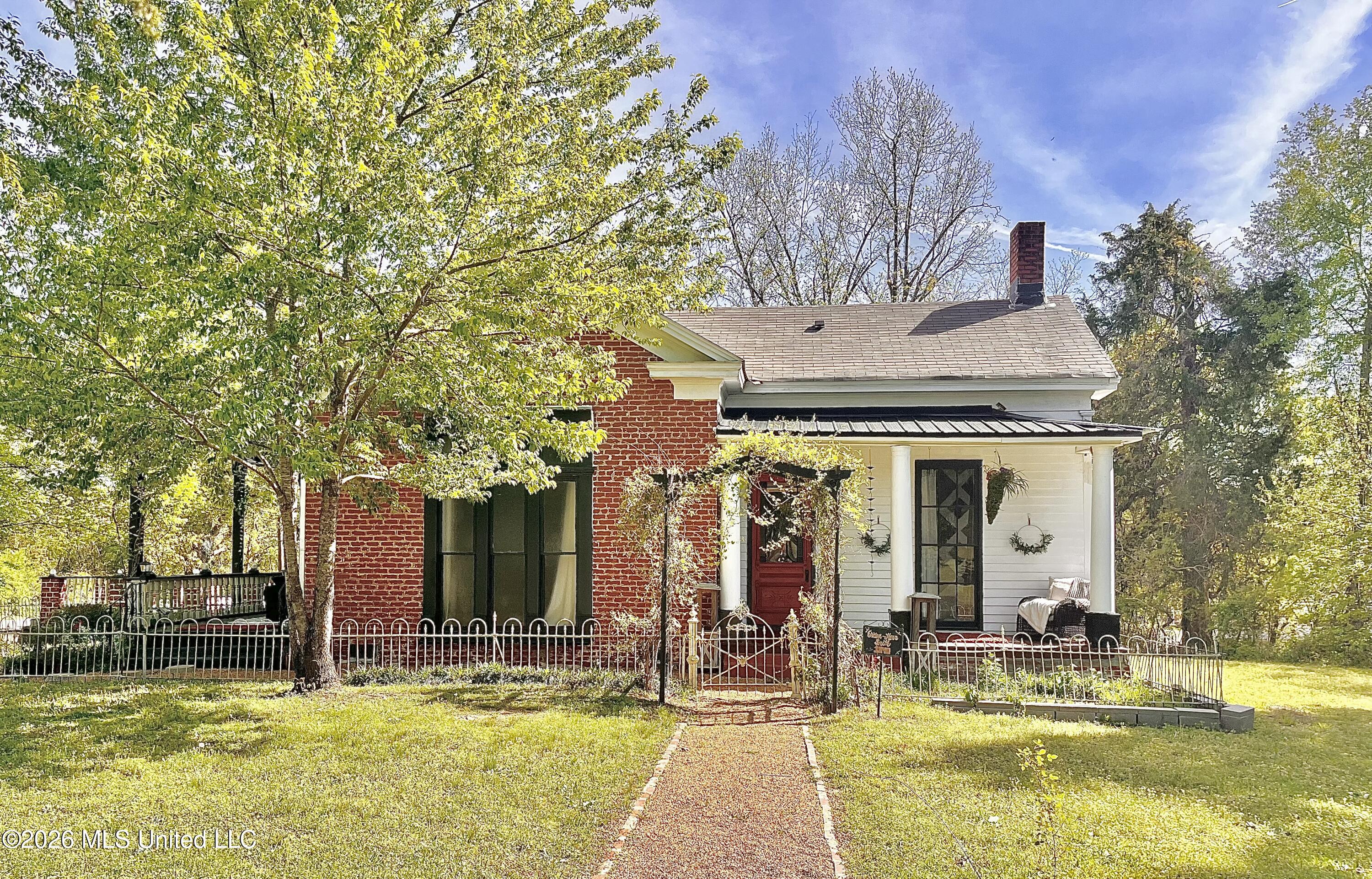 435 E College Avenue