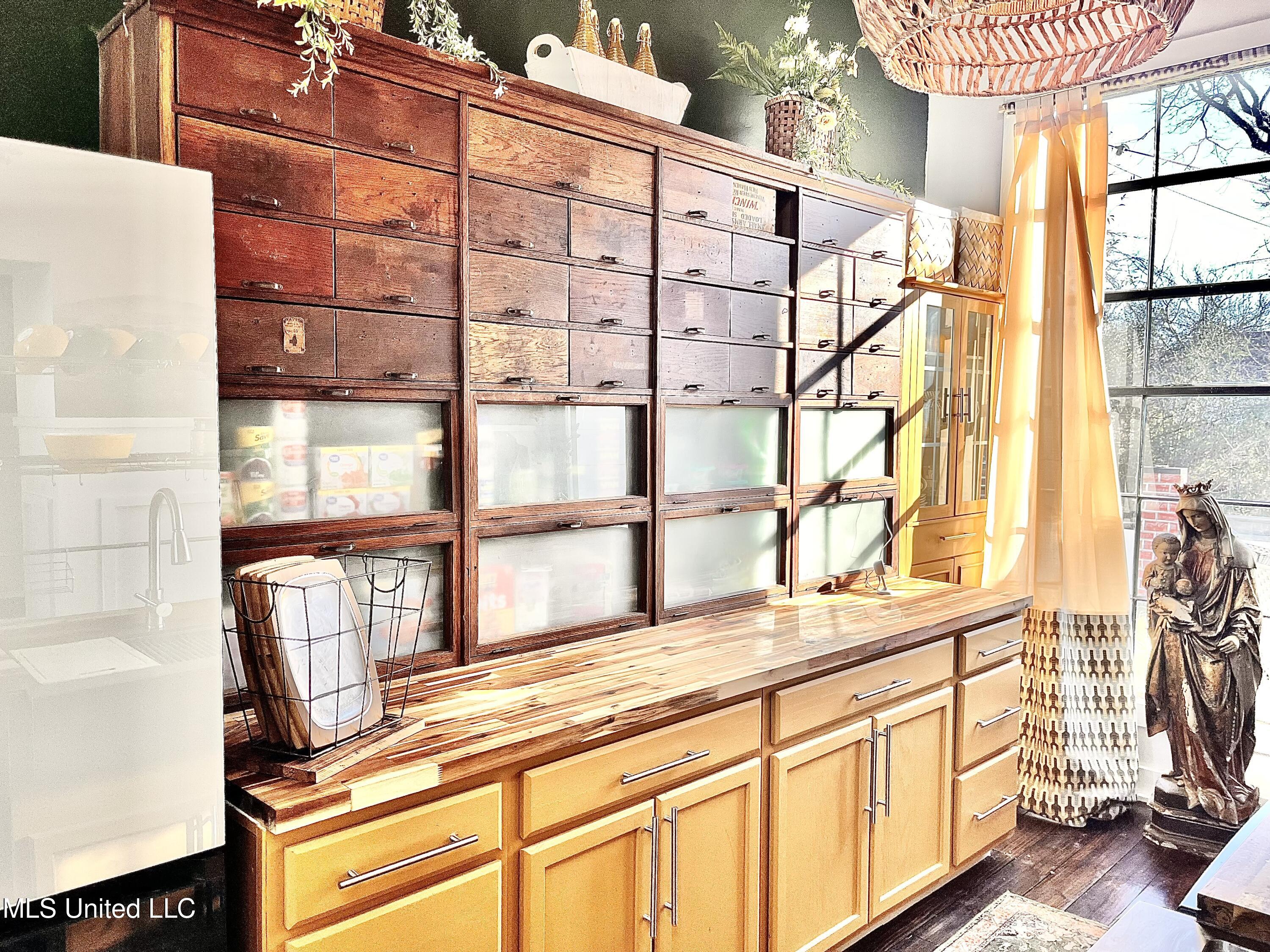 435 E College Avenue