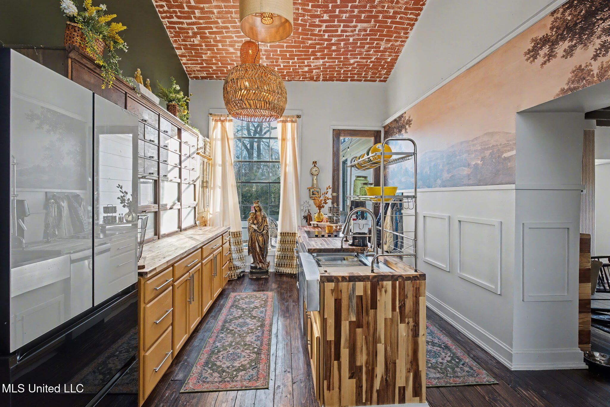 435 E College Avenue