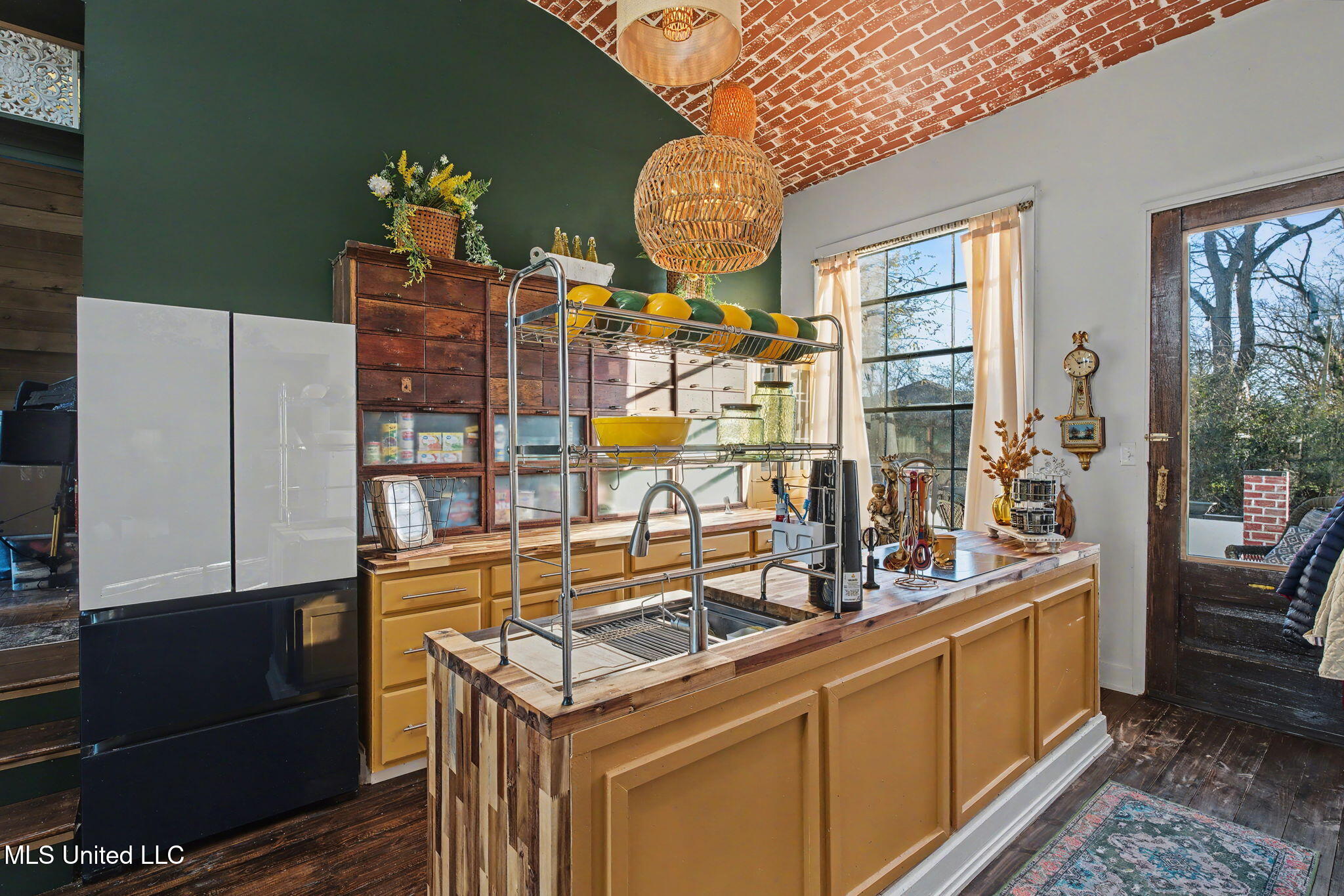 435 E College Avenue