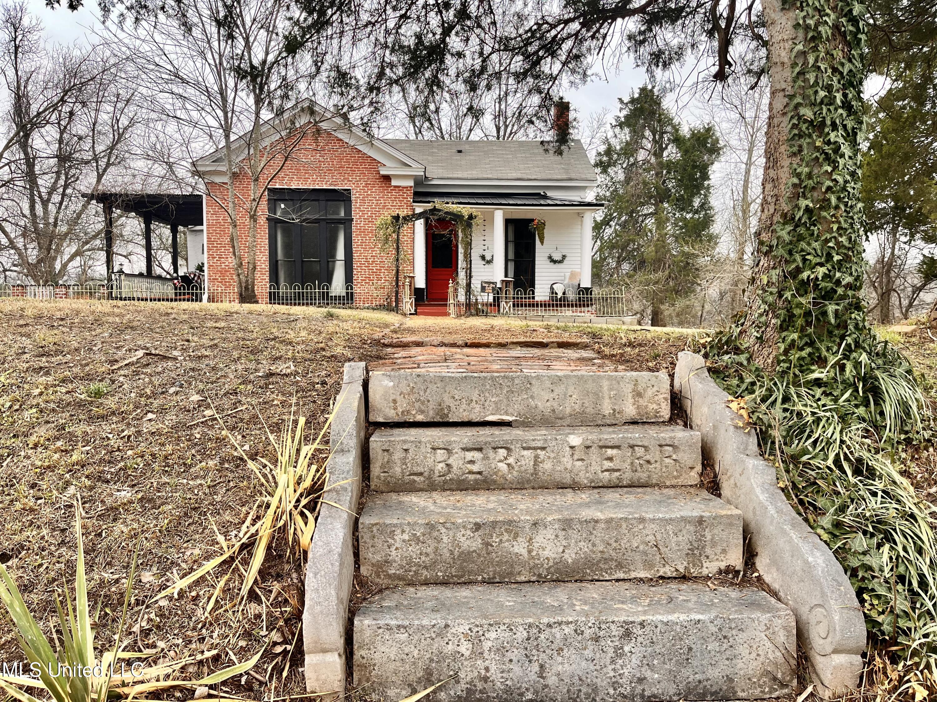 435 E College Avenue