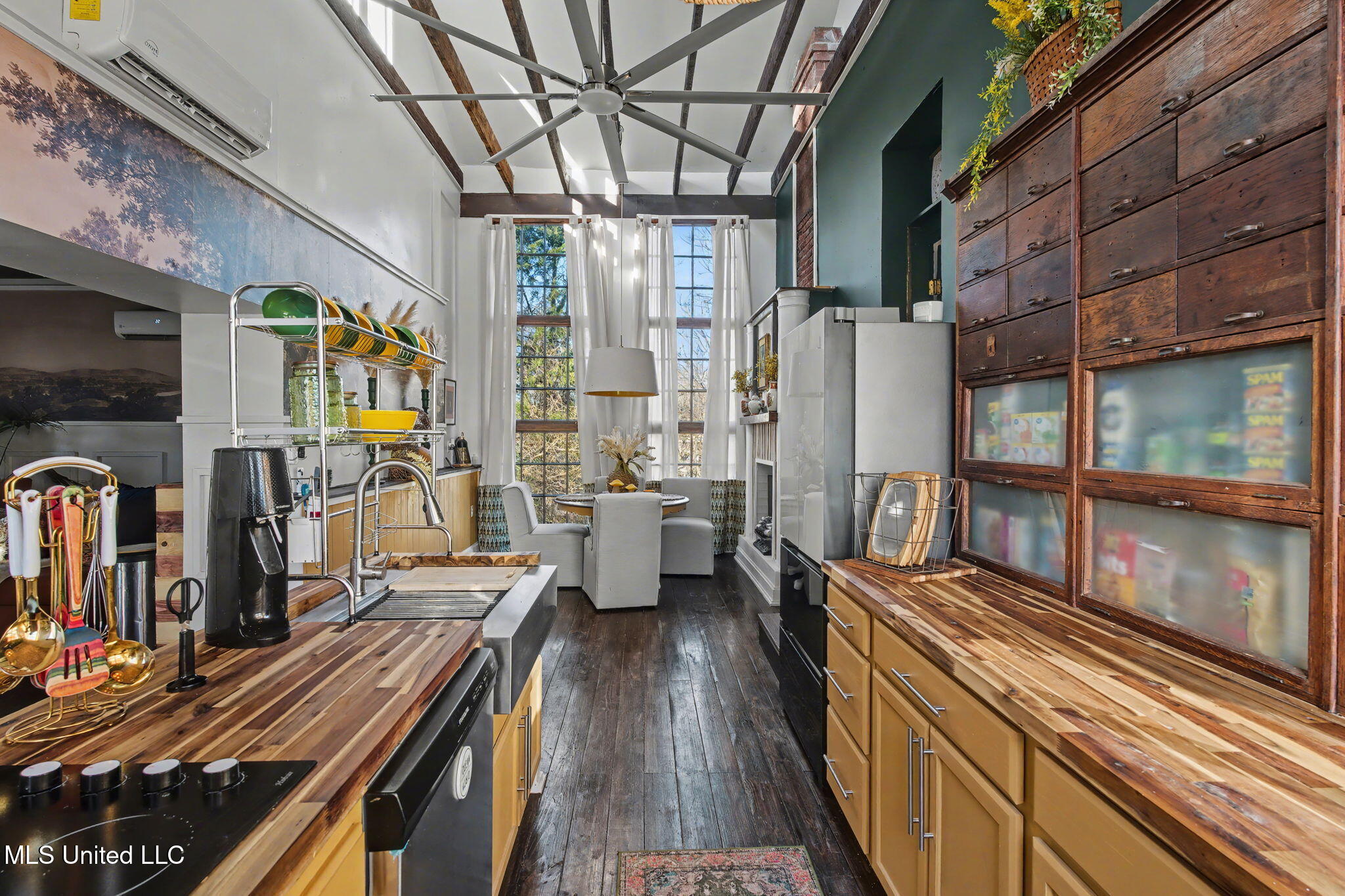 435 E College Avenue