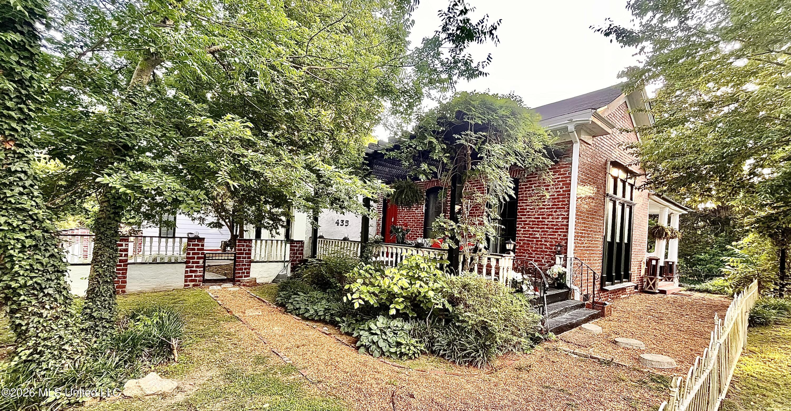 435 E College Avenue