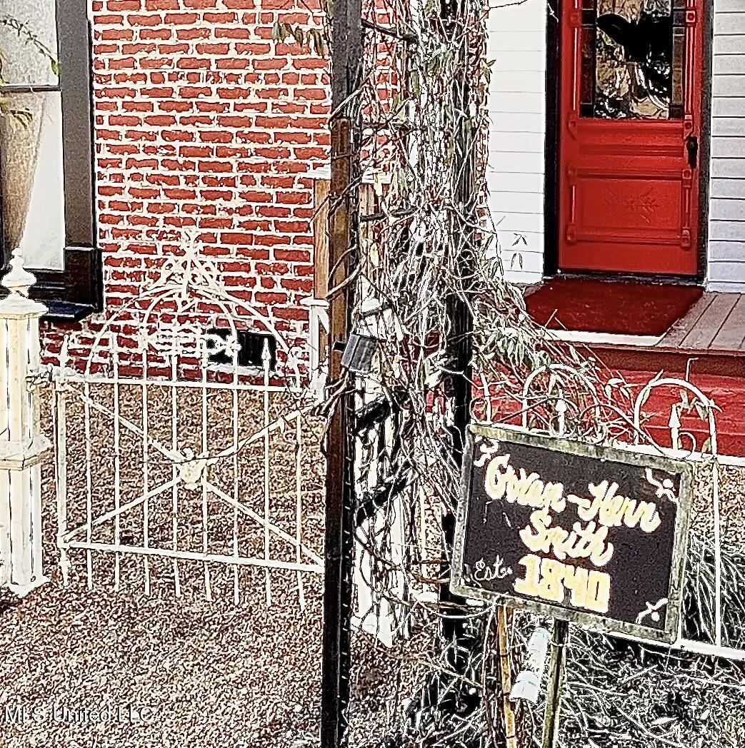 435 E College Avenue