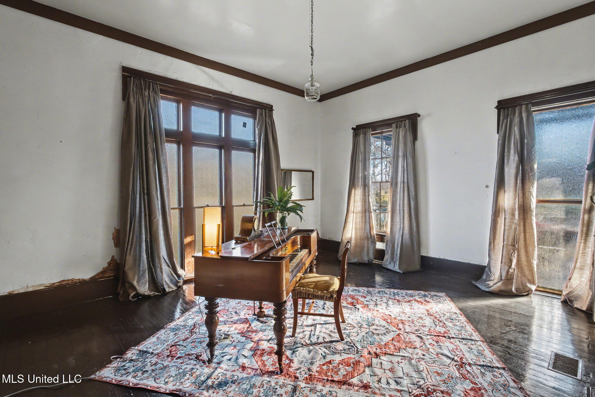 435 E College Avenue