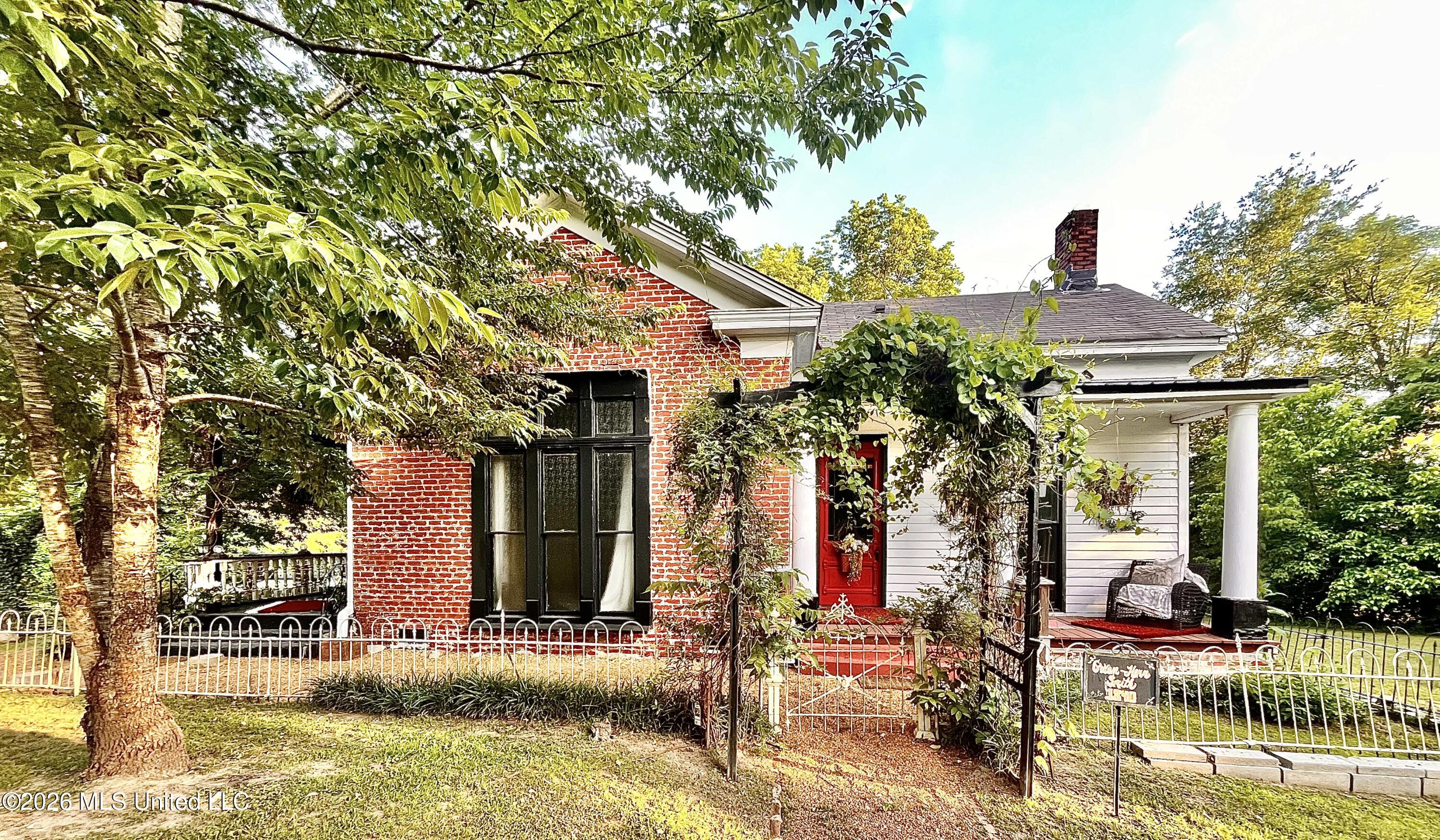 435 E College Avenue