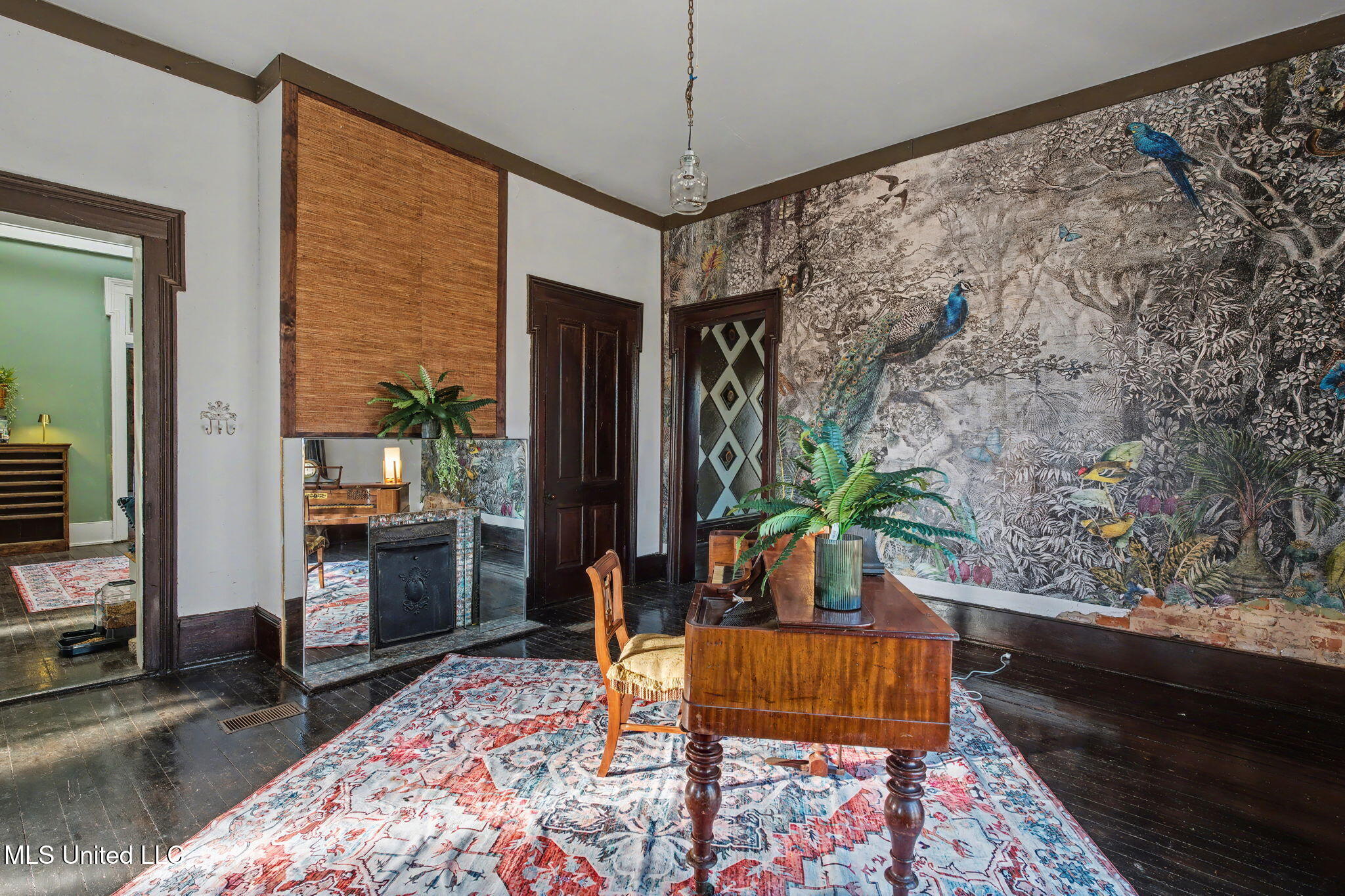 435 E College Avenue