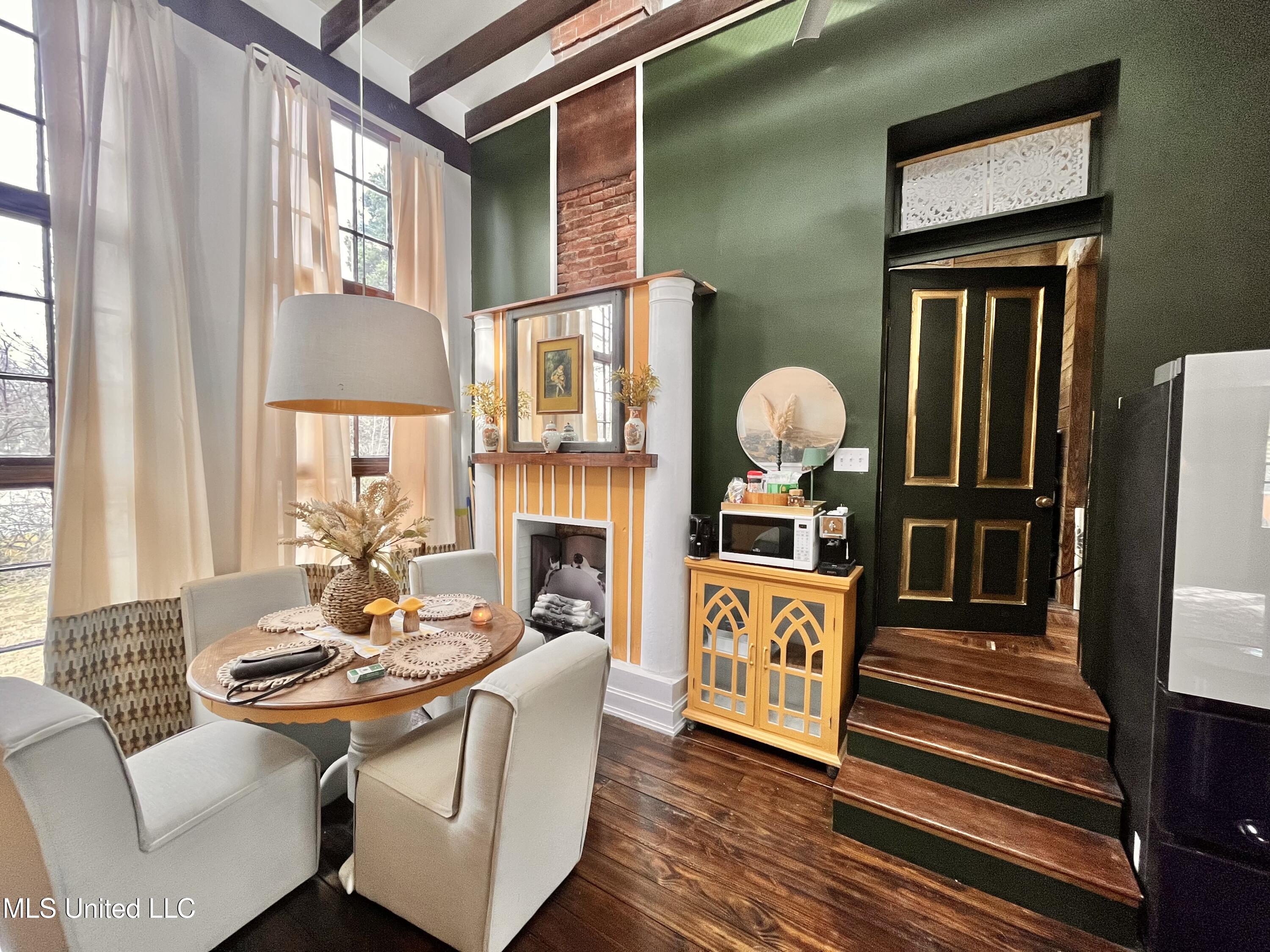 435 E College Avenue