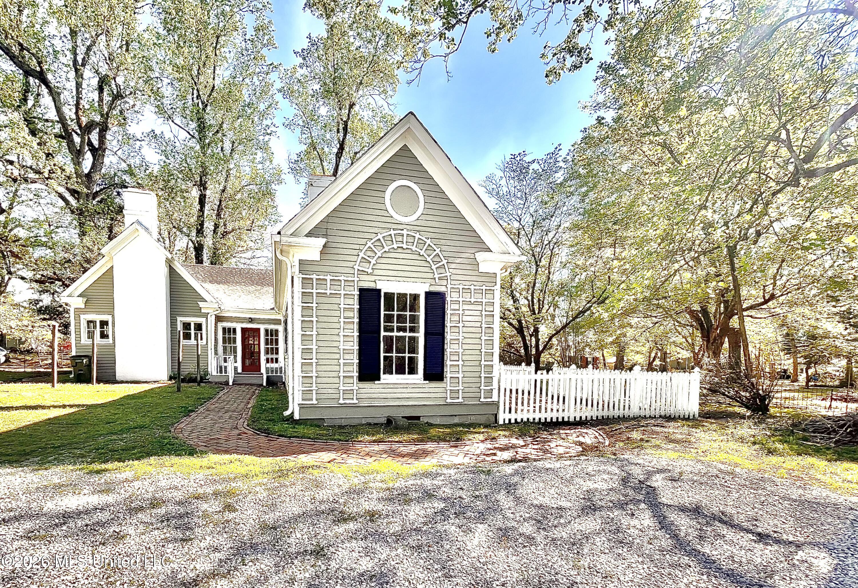 240 W Chulahoma Avenue