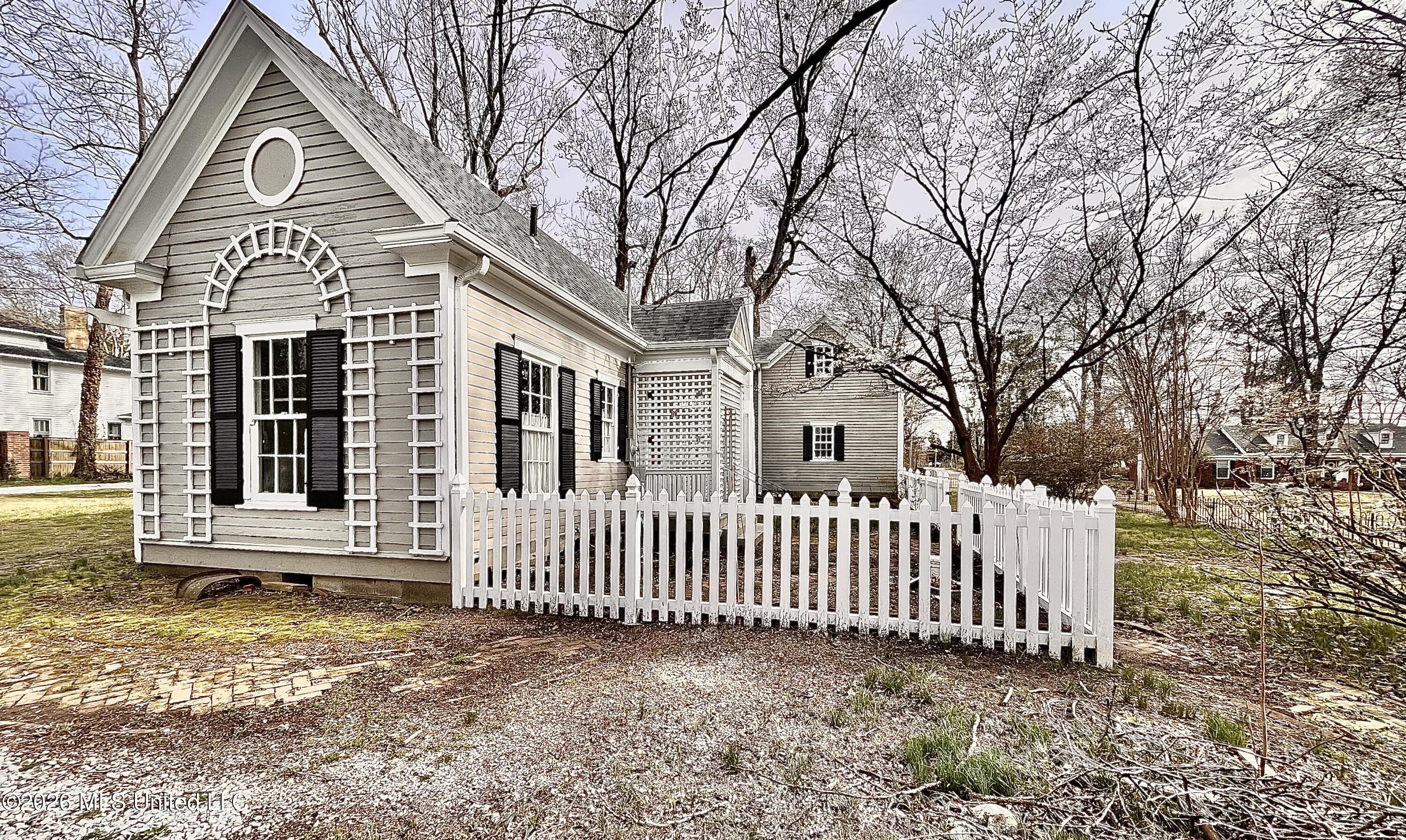 240 W Chulahoma Avenue