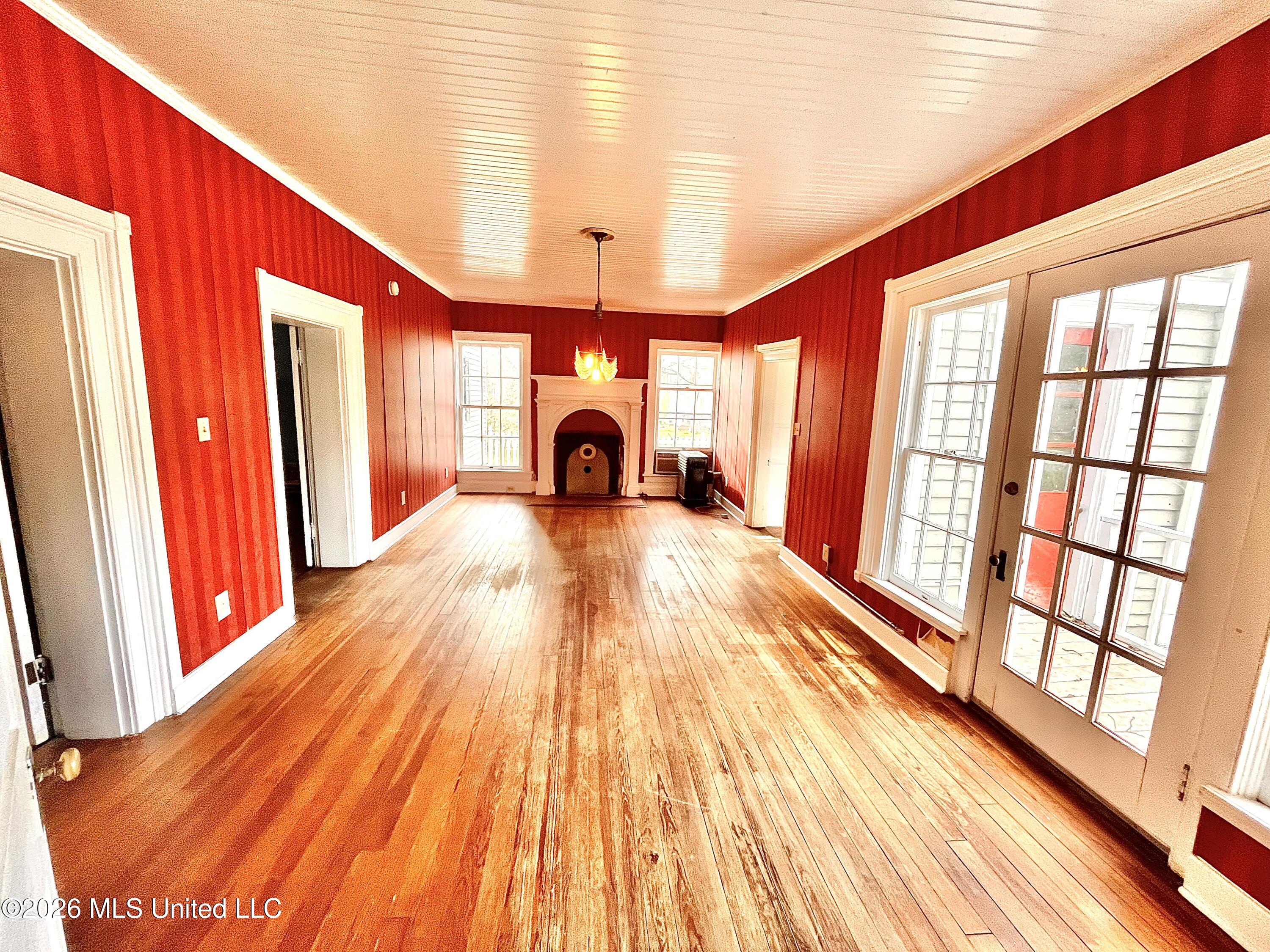 240 W Chulahoma Avenue